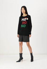 Vero Moda VMHOHO O NECK  - Neule - black/silver/red/green