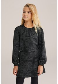 Črna obleka z dolgimi rokavi in teksturiranim geometrijskim vzorcem. Ima zbrano izrez in elastični pas za boljšo prileganje.