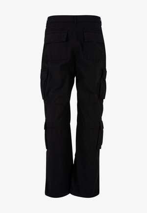 Zwarte cargobroek van duurzaam materiaal, met meerdere zijzakken, een ontspannen pasvorm en een elastische tailleband voor comfort.
