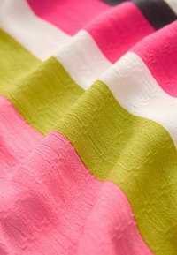 Next STRAPPY  REGULAR FIT - Nappali ruha - pink green stripe