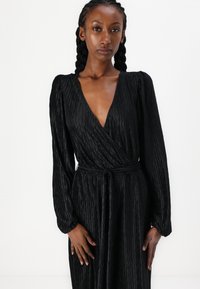 VILA VIPLUSA PLISSE  - Haalari - black