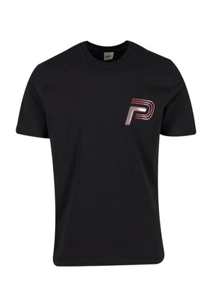 Černé bavlněné tričko s kulatým výstřihem, se slabým vícbarevným logem "P" na levé části hrudi a krátkými rukávy.