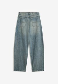 Straight-cut, light-wash blue denim jeans with high waist and two large square patch pockets on the back, displayed on a white background.
