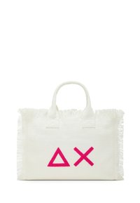 Borsa tote in tela bianca con bordi sfrangiati, decorata con forme geometriche ricamate in rosa: un triangolo e una "X". Due manici corti.