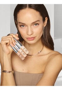 L'Oréal Paris TRUE MATCH RADIANT SERUM CONCEALER - Concealer - 3r light medium