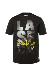 Sort bomulds T-shirt med fed, hvid og gul tekst: "LA SE CA Beach Life," med palmetræsgrafik i bogstaverne.