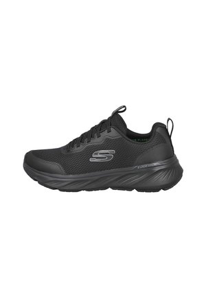 Zapatillas negras Skechers Edge Ride con parte superior de malla, cierre de cordones en la parte delantera, suela acolchada y lengüetas en la lengüeta y el talón.