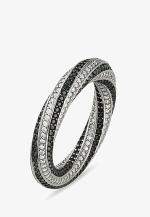 Silberner gedrehter Ring mit abwechselnden Reihen kleiner schwarzer und weißer Edelsteine, die ein geflochtenes, ineinandergreifendes Design ergeben.