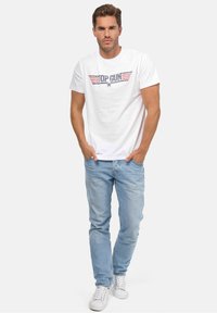 Re:Covered TOPGUN LOGO CORE - Triko s potiskem - white