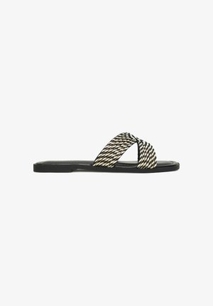 Jenny, Tagant lahtised kingad - black