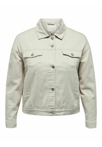 Chaqueta de mezclilla de color beige claro con un cierre de botones en la parte delantera, dos bolsillos en el pecho y un cuello clásico. Presenta un ajuste relajado y detalles de costura visibles.