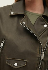 Stradivarius Veste en similicuir - khaki
