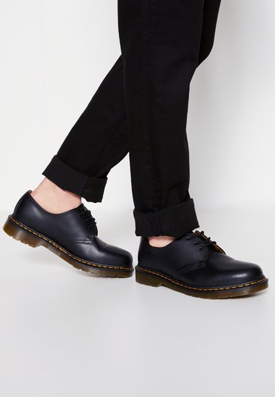 derbies & richelieus