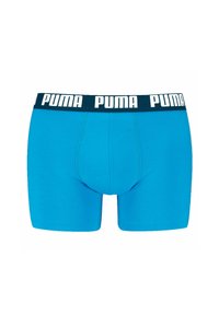 Boxer shorts turchesi con un elastico nero che presenta il logo "PUMA" in bianco. Realizzati in tessuto morbido, con una vestibilità aderente e un design classico.