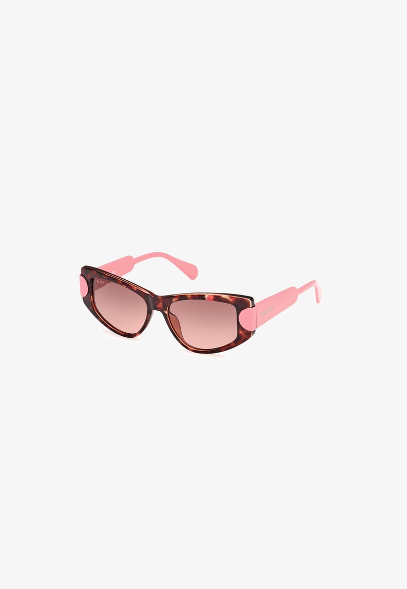Schildpadbril met hoekige lenzen, roze accenten op de armen en gradient bruine lenzen. Acetaatmateriaal, gedurfde vormgeving.