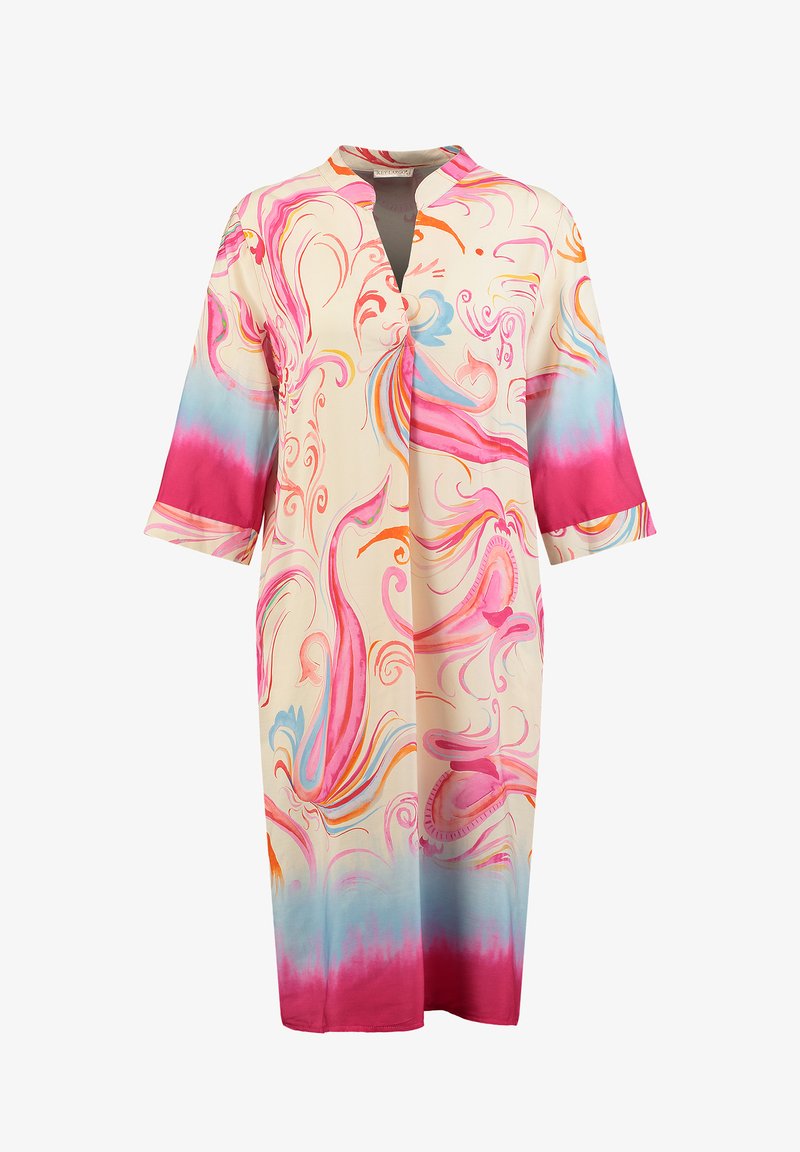 Vestido suelto hasta la rodilla con mangas tres cuartos, con patrones ondulados en rosa, naranja y azul sobre un fondo crema y dobladillos degradados en rosa y azul.