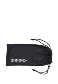 Svart microfiber fodral för glasögon med dragsko. Har vit varumärkestext "iXcXoXn Eyewear" i mitten. Slät textur.