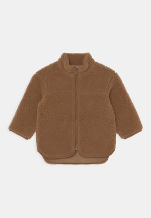 Veste polaire marron pour tout-petit avec fermeture éclair intégrale à l’avant, manches longues et ourlet arrondi sur fond blanc uni.