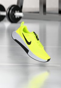 Niet geselecteerd, volt/black/white