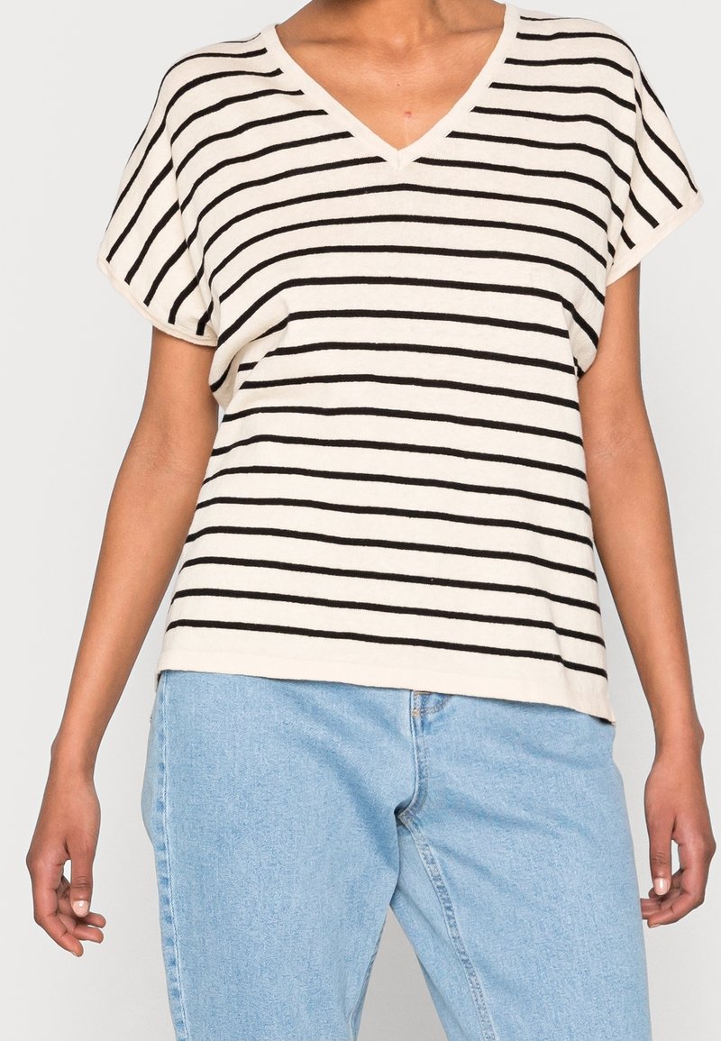 Gestreiftes V-Ausschnitt-Top mit kurzen Ärmeln in Creme mit schwarzen horizontalen Streifen; lockere Passform, weicher Stoff, mit einfachem Design.
