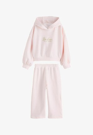 Lyserødt to-delt sæt med cropped hættetrøje med teksten "Baker by Ted Baker" og matchende vidde bukser med elastisk talje.