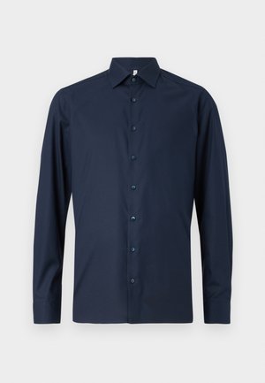 Ciemnoniebieska koszula z długim rękawem o fakturowanej tkaninie, klasycznym kołnierzyku i pasującymi ciemnymi guzikami biegnącymi wzdłuż przodu.