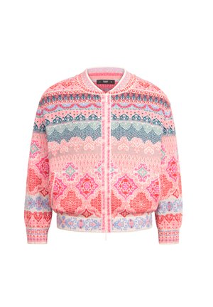 Giacca bomber rosa con motivi intricati in rosso, blu e verde. Tessuto morbido con polsini a costine e chiusura con zip sul davanti.