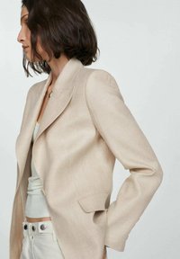 Mango Kratka jakna - sand