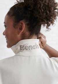 Thumbnail Image 2