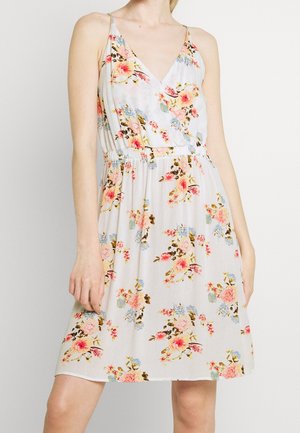 Blomstret kjole i let gråt stof med V-hals, tynde stropper og elastisk talje. Har mønstre af blomster i pink, blå og gul.