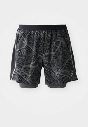 Sorte sportsshorts med et struktureret grå mønster, der har en elastisk talje og lysegrå detaljer langs siderne.