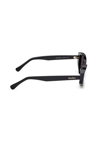 Schwarze Sonnenbrille mit einem massiven quadratischen Rahmen, glatter Kunststoffoberfläche und dünnen Bügeln; ausgestattet mit goldfarbenen Beschlägen und Markenlogo an der Seite.