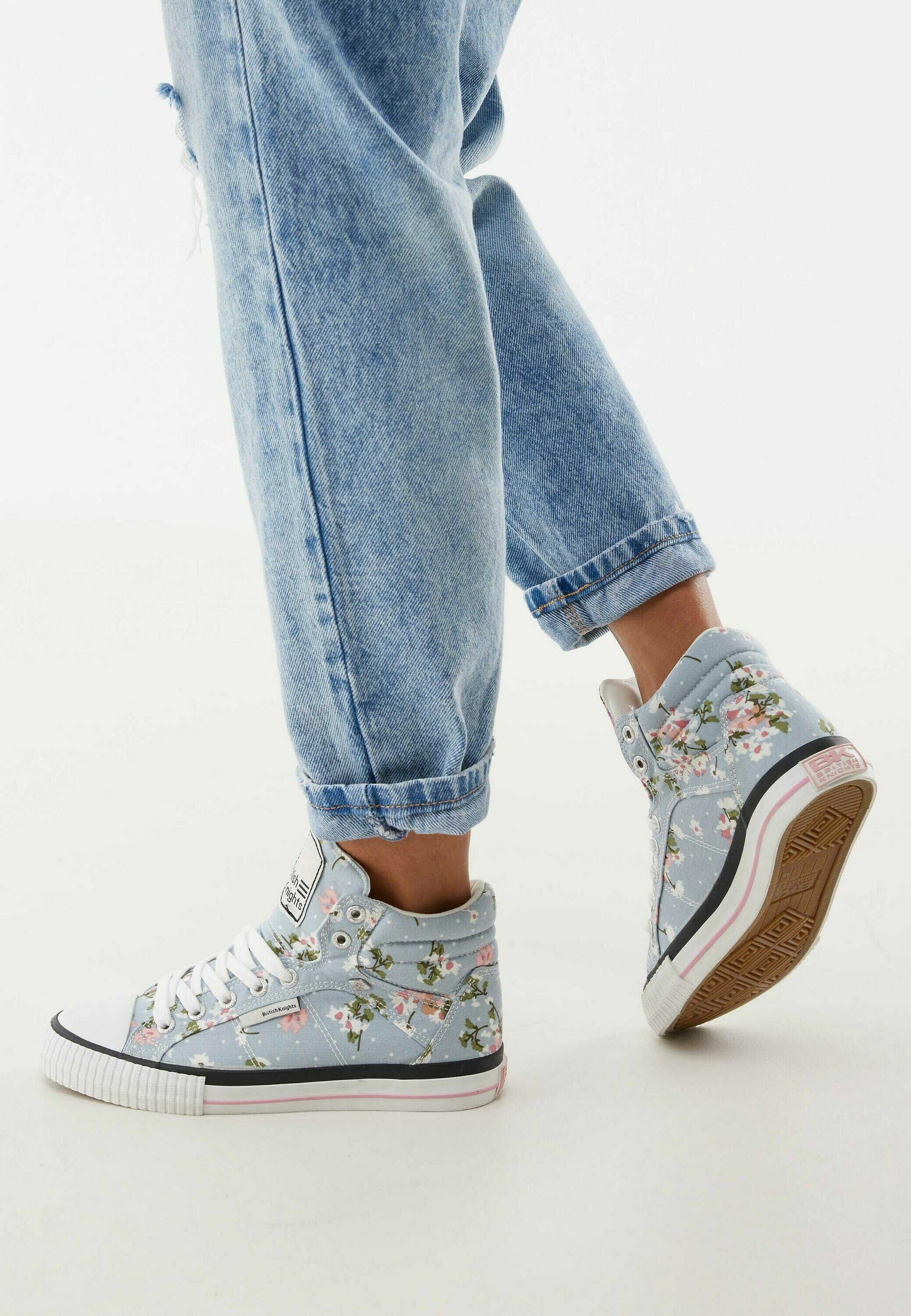 a dee high top trainers