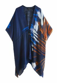 Bluza stil kimono de culoare albastru marin, în material ușor, cu modele abstracte portocalii și albastre, decolteu în V și talie cu șnur.