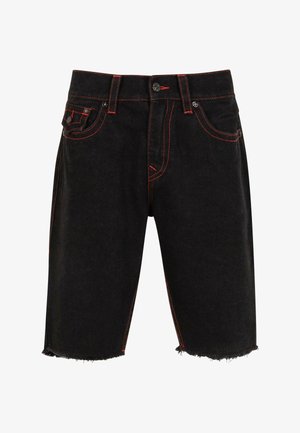 Čierne deninové šortky s rozstrapkaným lemom, kontrastnými červenými stehy a klasickým dizajnom s piatimi vreckami. Súčasťou je predné zapínanie na gombík a páskové slučky.