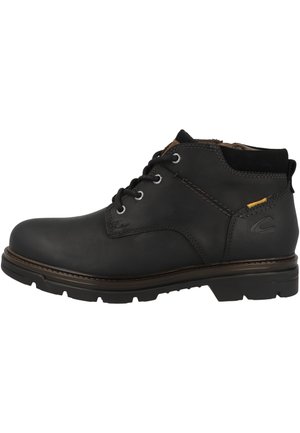 Schwarzer Leder-Stiefel bis zum Knöchel mit Schnürung, gepolstertem Kragen, robuster Sohle und dezentem Logo an der Außenseite.