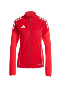 Rote Reißverschluss-Sportjacke aus Polyester, mit weißen Streifenakzenten, flachem Kragen und zwei Seitentaschen. Logo auf der Brust.