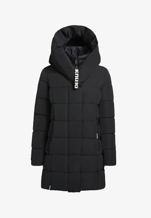 Schwarze Daunenjacke mit hohem Kragen und übergroßer Kapuze, mit einem gesteppten Design, zwei seitlichen Reißverschlüssen und einem Logo am Reißverschluss-Zug.