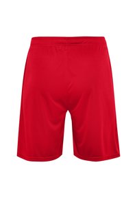 Röda sportshorts i lättviktigt material, med resårmidja och slät yta, utan synliga logotyper eller mönster.