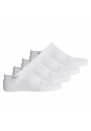 Weiße Knöchelsocken aus weichem Material mit einem niedrigen Schnitt. Jedes Paar hat eine glatte Textur und ein Logo in der Nähe der Ferse. Vier Paare sind abgebildet.