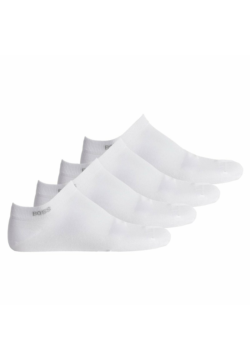 Weiße Knöchelsocken aus weichem Material mit einem niedrigen Schnitt. Jedes Paar hat eine glatte Textur und ein Logo in der Nähe der Ferse. Vier Paare sind abgebildet.