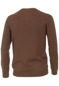 Bruine lange mouw trui, gebreide textuur, ronde halslijn, geribde zoom en manchetten, naadloos schouderdetail, eenvoudig en veelzijdig ontwerp.