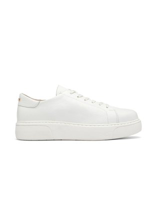 Sneakers - white