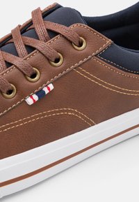 Pier One Tenisice - brown