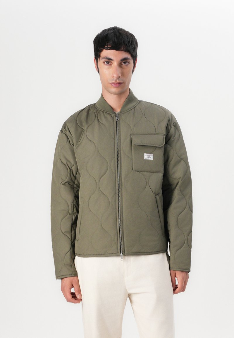 Guess Jeans QUILTED PUFFER JACKET - Jachetă subțire - olive light green