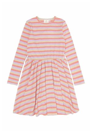 Pasiasta sukienka z długim rękawem w kolorze różowym, pomarańczowym i jasnofioletowym. Charakteryzuje się żebrową teksturą, marszczonym wcięciem w talii oraz rozkloszowanym dołem.