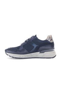 Marineblaue Sneakers mit strukturiertem Leder und Wildlederpaneelen. Verfügt über metallische Akzente, ein Schnürdesign und eine gepolsterte Sohle für zusätzlichen Komfort.