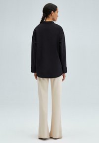Touché Privé CREPE - Mikina - black