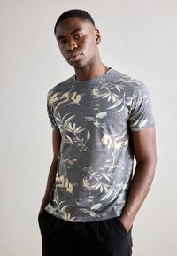 INDICODE JEANS - Print T-shirt - black Thumbnail Image 1
