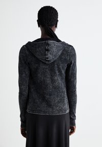 Weekday DYED FITTED ZIP HOODIE - Gilet - black